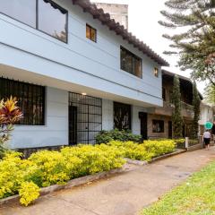 L3 9BR Laureles House Rooftop 2 Jacuzzis AC