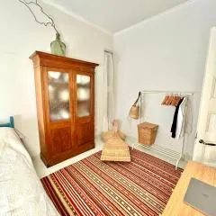 Cozy Top-Floor Studio in Trendy Punavuori, Quiet & Central