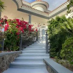 Maravilla Villa with Sea Views