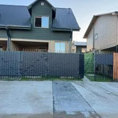 Casa con estacionamiento linares