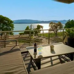 Luxury Sea View 2BR Apt - Balcony & Free Parking