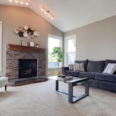 Serene and Secure Home Sweet Home with Office, 15 min to Airport, 20 min to Downtown, 90 min to Banff