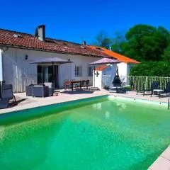 Villa in St Denis with Private Pool & Pyrenees View