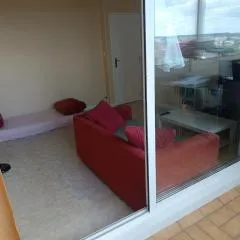 Cozy 1 bedroom, 10 min walk to train station