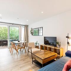 Modern 2-Bed Flat with Terraces in Leyton