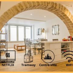 ALMA F2 hypercentre 1min cathédrale saint Pierre 3 min Tram Charme ancien & confort moderne Netflix