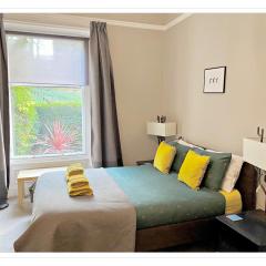 Beautifully Decorated 2Bed Apt- Gem in City Center