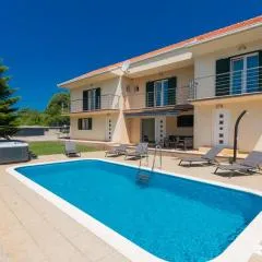 Beautiful Villa Anatea with pool in Makarska