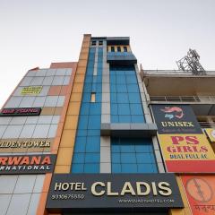 Hotel Cladis Near Sector 15 Metro