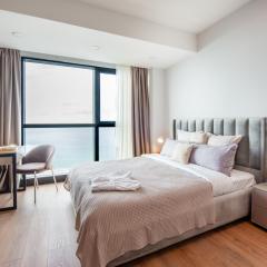 Oceanview Mood by Aesthaven