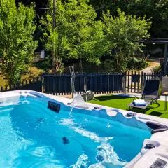 Luxury Holiday House with Pool and Wellness