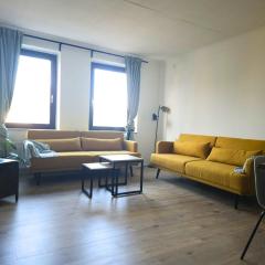 Industiral Design - 24h Self-Check- in - bis 7 Personen - zentrale Lage - Parkplatz - WiFi - Monteure