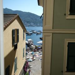 A Pochi Passi dal Mare di San Michele by PortofinoVacanze