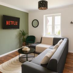 Spacious 2 Bedroom Apartment in Altrincham Pets Welcome Sleeps 6