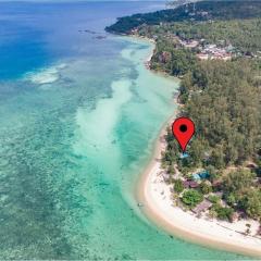 Zen Beach Oasis - Balinese Beachfront House with Stunning Sea View