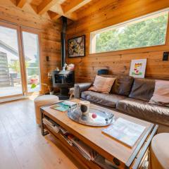 Charming Cocoon pool and jacuzzi