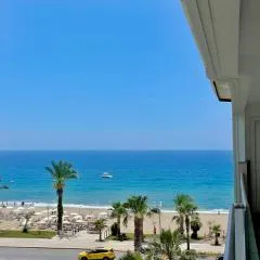 SA Apartments! Beachfront Apartment with Sea View & Pool