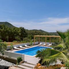 Villa Alexa this charming villa is just a 10 min drive to either Playa Den Bossa or San Antonio