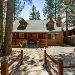 Bear Cub Cabin with Hot Tub, Outdoor Patio w BBQ!