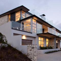 Kakara Moana by MajorDomo - Lake Views & Spa Pool
