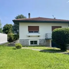 Maison rénovée à Cambo, 2 ch, jardin, parking, WiFi - FR-1-495-154