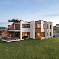 Luxury Two Bedroom with Vineyard Views The Reserve Retreat U10