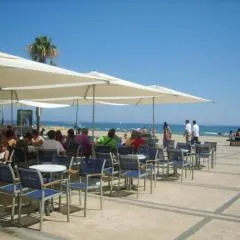 CANET Plage appartement vue latérale mer, 1 chambre , WIFI, climatisation, parking sécurisé couvert