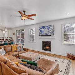 Pet Family-Friendly Spacious Fenced Yard 5-min to Downtown EV Charger