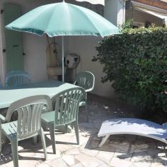 Appartement - 4 chambres - piscine collective- place de parking privée (garage)