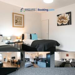 Modern 3-Bedroom House in Leigh - Ideal for Families Contractors & Long Stays