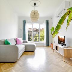 Scandinavian Charm - Central 1BD with Desk by Flat Manager