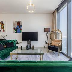 ElegantEscapes - Large 2BR w Marina and Sea View