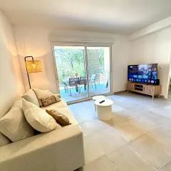 Nice apartment with garden direct access to beach,Parking free