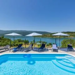 Holiday Home Escape on lake by Interhome