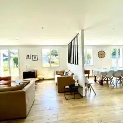 Maison rénovée en centre-ville, à 5 min des plages
