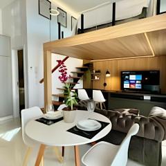 Luxuoso Loft com Garagem, Ar cond. Jacuzzi e Wifi