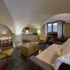 Authentique appartement vouté rénové à St Martin, 2 chambres, 4 pers, proche pistes - FR-1-452-57