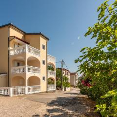 Amazing Apartment In Seline