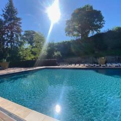 Bungalow confortable à Saint-Chéron avec piscine