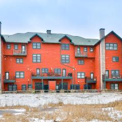 Trailside Escape 2BR Views Fireplace & Balcony