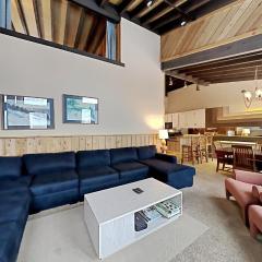 Cozy 4-Bedroom Home with Pool and Mountain View!