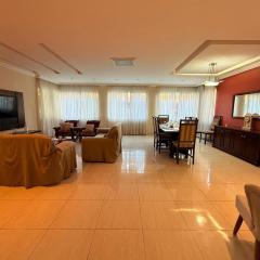 Amplo Apt 4 Quartos a 1 Min da Praia de Copacabana