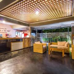 B2 Santitham (Wat Jed Yod) Boutique & Budget Hotel