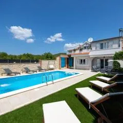 Villa Vision with Heated Pool & Jacuzzi in Sestanovac