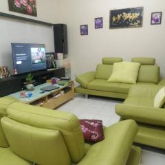 Master Bedroom Villa Damansara near IOI Damansara Mall and Segi College