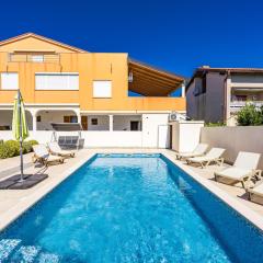 Comfort apartments with pool in Medulin