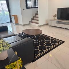 Enjoy The Happy Villa-Three Bedroom