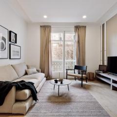 Costa - 3 bedrooms, balcony in Eixample Esquerra