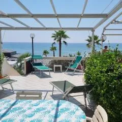 LA VILLA fronte SPIAGGIA BANDIERA BLU