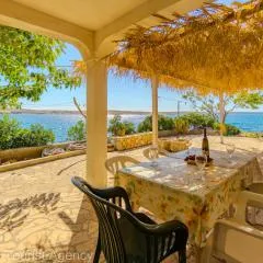 Renato Lucy Waterfront Apartments- Family Friendly
